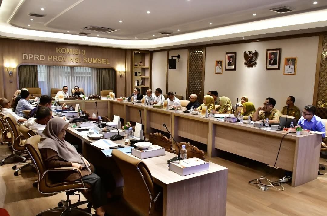 --Rapat kerja bersama jajaran Direksi PT Bank Sumsel Babel (BSB) di Gedung DPRD Provinsi Sumsel, Rabu (8/4/2026). (FOTO: HUMAS DPRD SUMSEL).