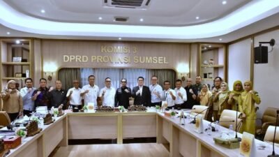 Rapat kerja bersama jajaran BPKAD Sumsel di Gedung DPRD Provinsi Sumsel, Rabu (8/4/2026). (FOTO: HUMAS DPRD SUMSEL).