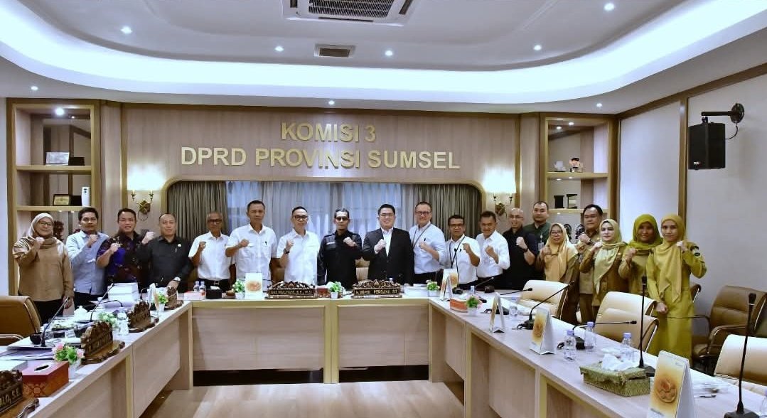 Rapat kerja bersama jajaran BPKAD Sumsel di Gedung DPRD Provinsi Sumsel, Rabu (8/4/2026). (FOTO: HUMAS DPRD SUMSEL).