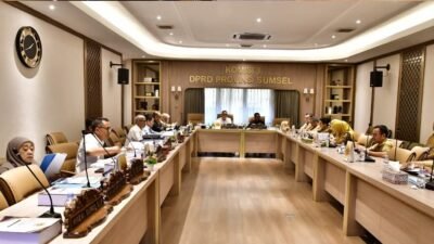 Rapat kerja bersama jajaran Bapenda Sumsel di Gedung DPRD Provinsi Sumsel, Rabu (8/4/2026). (FOTO: HUMAS DPRD SUMSEL).