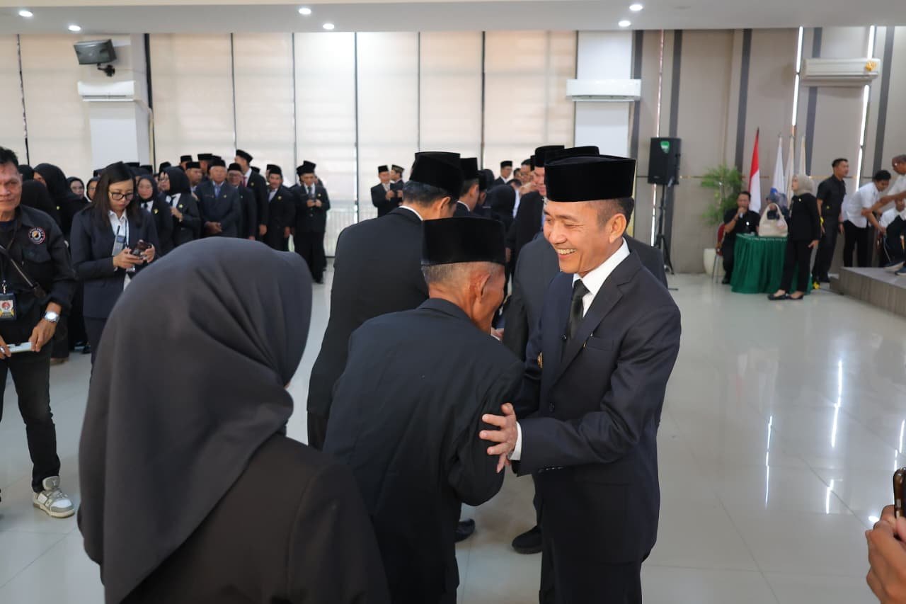 Sebanyak 130 Kepala Sekolah SD dan SMP Negeri di lingkungan Pemerintah kota Palembang resmi dilantik langsung oleh Walikota Palembang, Ratu Dewa