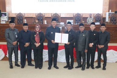Penyerahan Dokumen LKPJ Bupati Muara Enim dalam Rapat Paripurna KE II DPRD tahun 2026