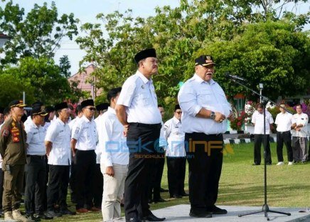Bupati dan Wabup Saat Gelar Apel Pagi di Halaman Kantor Bupati