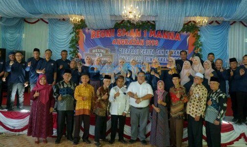 Rifa'i Bupati dan Yandri Mentri Desa Hadiri Reuni Alumni SMA N 1 Manna Angkatan 1993