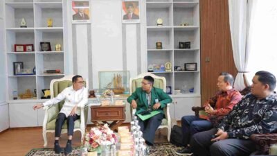 Wali Kota Palembang, Ratu Dewa, menerima audiensi Ikatan Keluarga Pelajar Mahasiswa (IKPM) Palembang Djaja Yogyakarta, Kamis (9/4/2026).