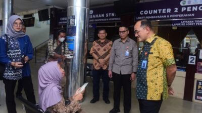 Sekda Sumsel Tinjau Pelayanan Samsat UPTB I Palembang, Pastikan Tetap Optimal di Tengah WFH