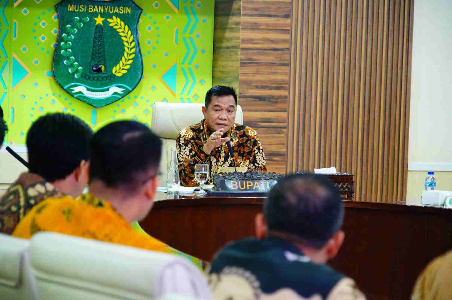 Bupati HM Toha Tohet