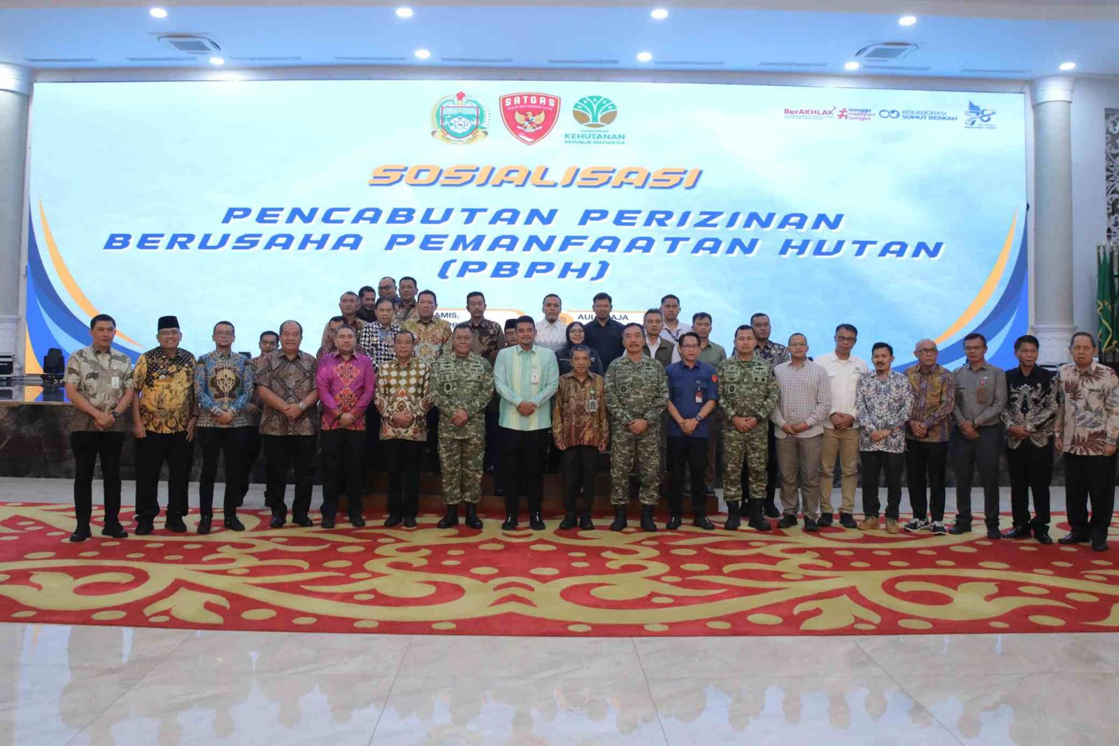 Bupati Asahan Hadiri Sosialisasi Pencabutan Perizinan Berusaha Pemanfaatan Hutan di Medan