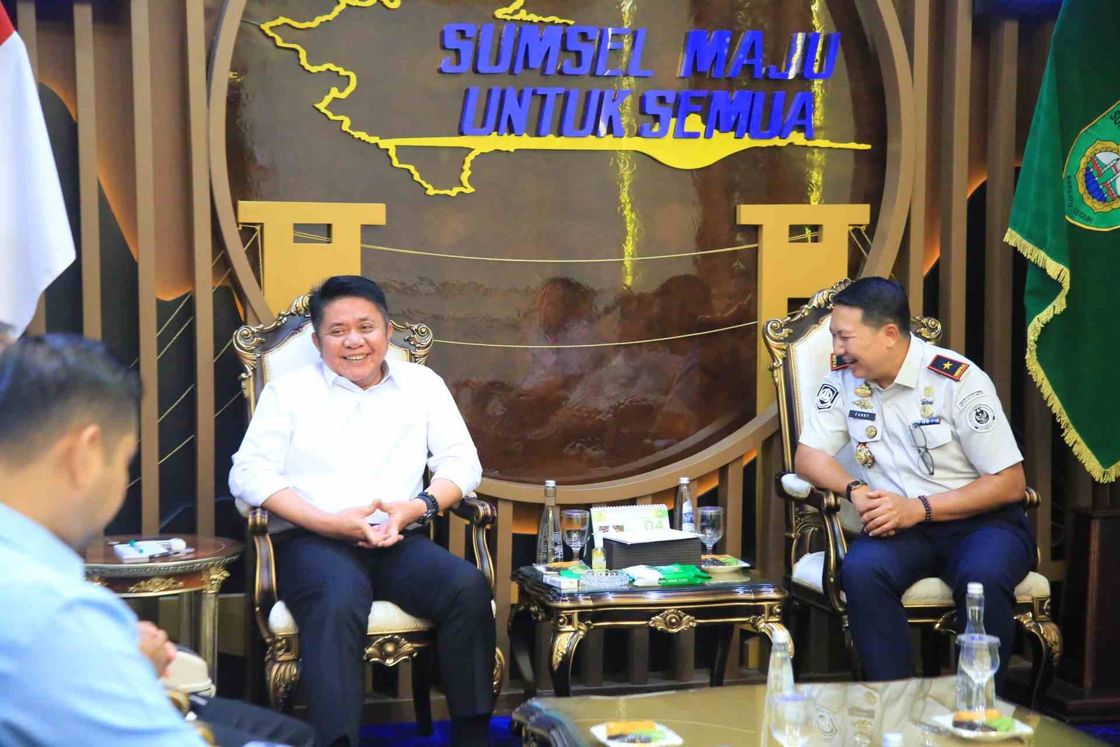 Herman Deru saat menerima Kepala Kantor Wilayah Imigrasi Sumsel yang baru menjabat pada awal April 2026, Johanes Fanny Satria, di Ruang Tamu Gubernur Sumsel, Selasa (21/4/2026).