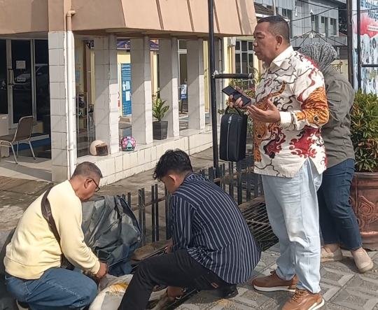Sejumlah notaris/Pejabat Pembuat Akta Tanah (PPAT) menyembelih seekor kambing