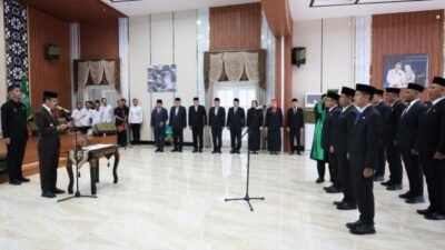 Sebanyak 19 Pejabat Pemerintah Kota [Pemkot] Palembang dari eselon II, III hingga IV resmi dilantik Wali Kota Ratu Dewa didampingi Wakil Wali Kota Prima Salam pada Rabu 6 Mei 2026, berlangsung di rumah dinas Wali Kota Palembang Jalan Tasik.
