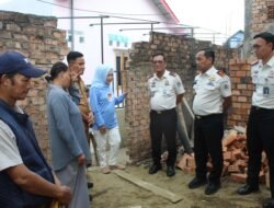 Kakanwil Ditjenpas Sumsel Bersama UPT Pemasyarakatan Palembang Tinjau Progres Bedah Rumah
