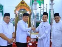 Wagub Sumsel Cik Ujang Safari Jumat di Masjid Al-Ikhlas, Salurkan Bantuan dan Siapkan Hewan Kurban