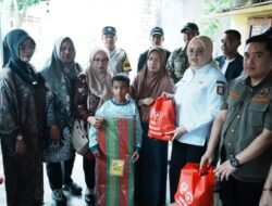 Wabup Netta Beri Bantuan Korban Kebakaran Kelurahan Tanah Mas