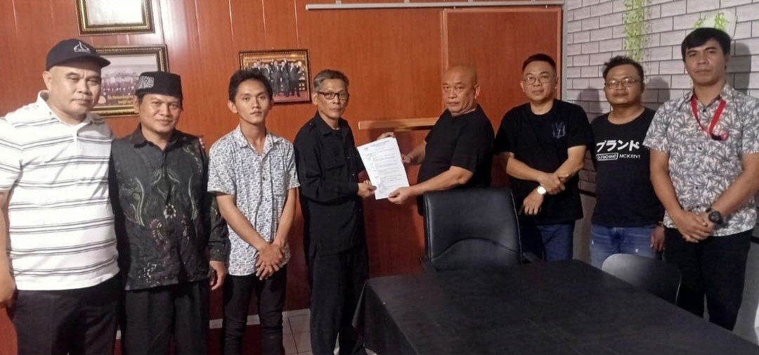 Y-ARTI Bentuk Bank Sampah, Ketua Dewan Pembina Serahkan SK