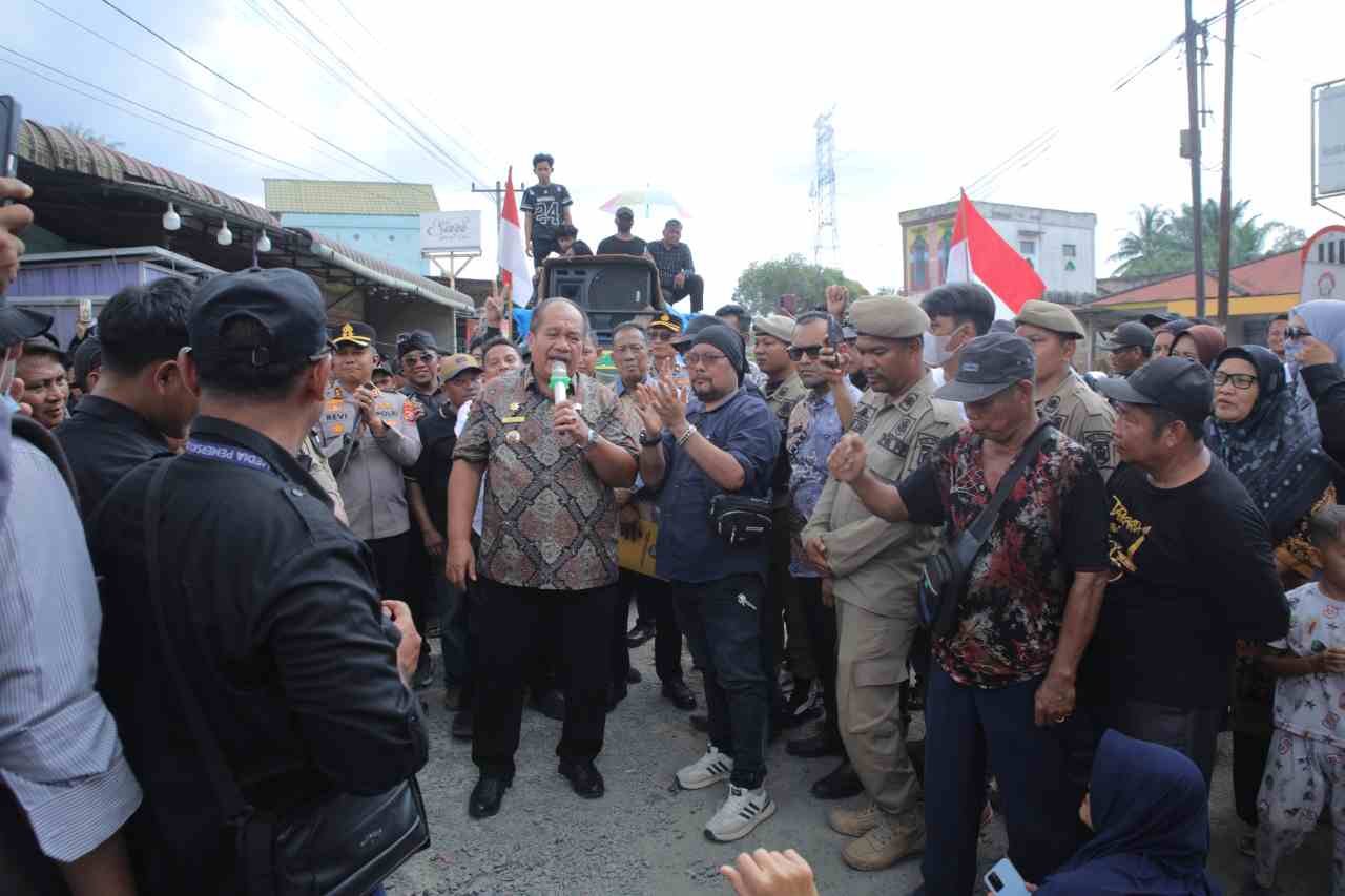 Jalan Rusak Diprotes Warga, Bupati Asahan Janji Sampaikan ke Pemprov Sumut