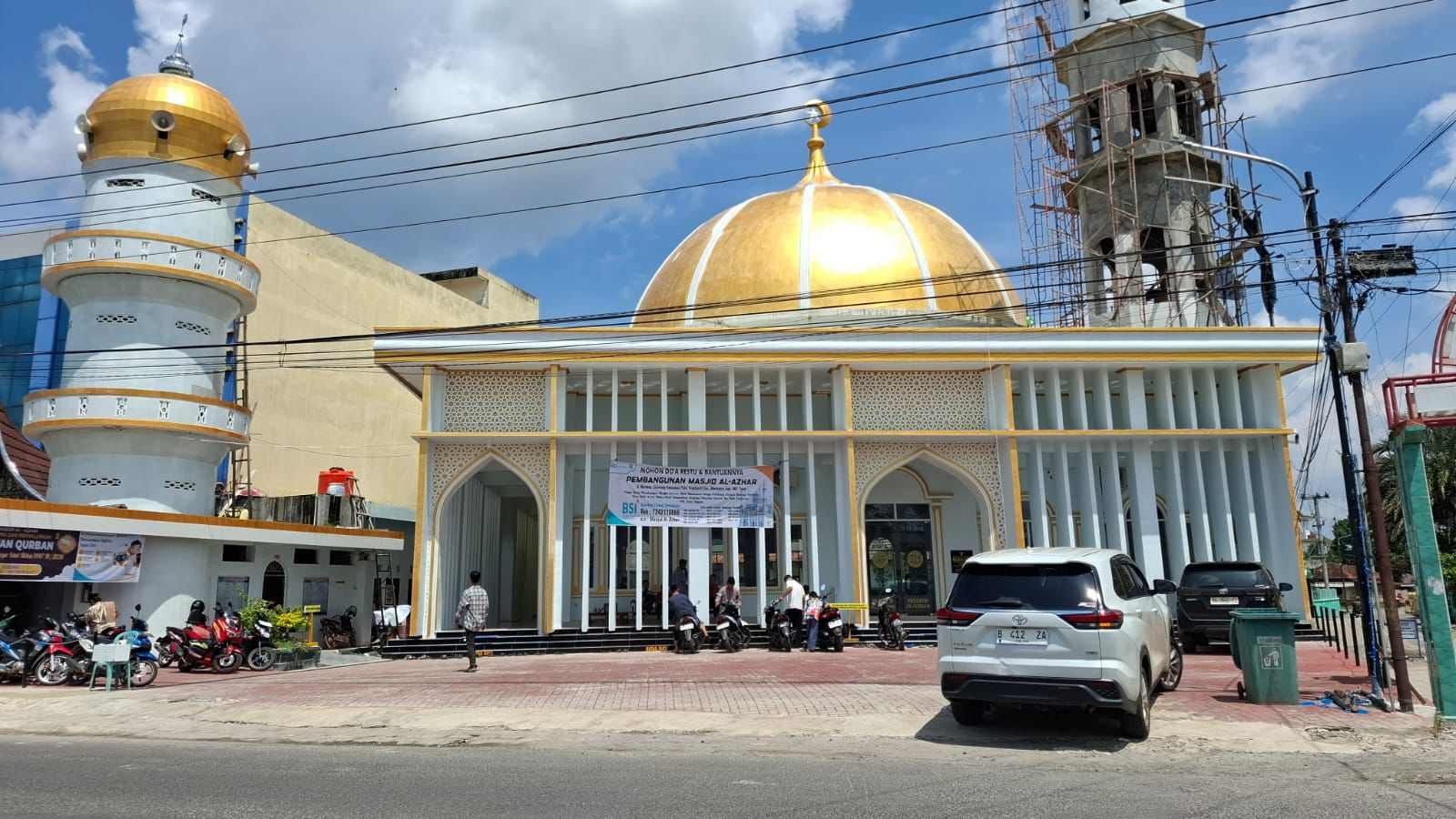 Dekat dengan Masyarakat, Bank Sumsel Babel Salurkan Bantuan CSR untuk Fasilitas Keagamaan