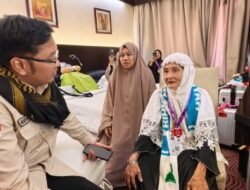 Perjuangan Nenek Jumaria Menabung 20 Tahun Demi Haji, Kini Tiba di Tanah Suci