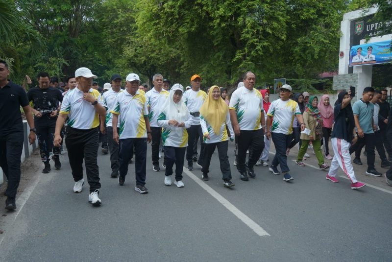 Jalan Santai Meriahkan Dies Natalis Ke-40 UNA, Wagubsu dan Bupati Asahan Lepas 2.500 Peserta