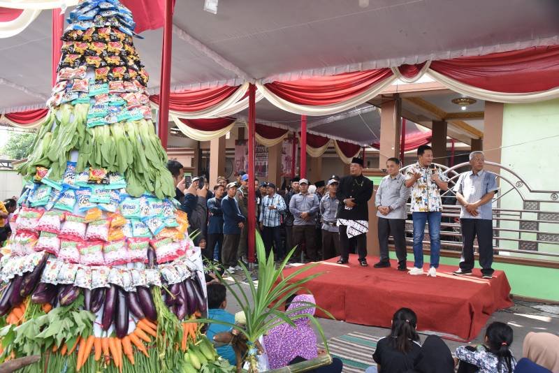 Ruwat Desa Pagerngumbuk Berlangsung Unik, Bupati Subandi Apresiasi Tradisi Gotong Royong Warga