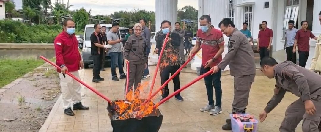 Kejari Seluma Musnahkan Barang Bukti 17 Perkara Inkrah, Didominasi Narkotika dan Pil Samcodin