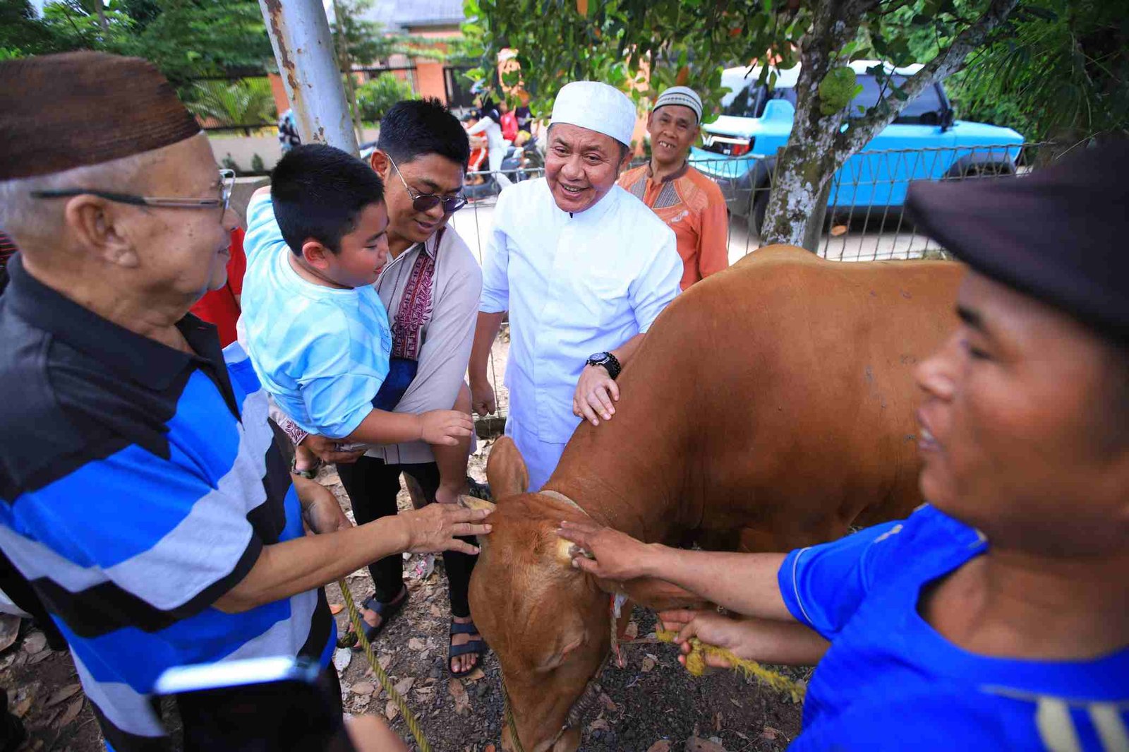 Gubernur Herman Deru Isi Hari Raya Idul Adha dengan Berbagi Kurban dan Menjaga Nilai Kebersamaan Keluarga