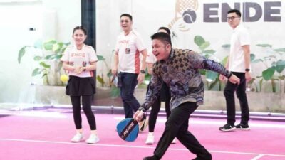 Herman Deru saat secara resmi membuka Turnamen Padel Ende Vol. 1 yang digelar di Ende Padel, Taman Kenten, Palembang, Sabtu (30/5/2026).
