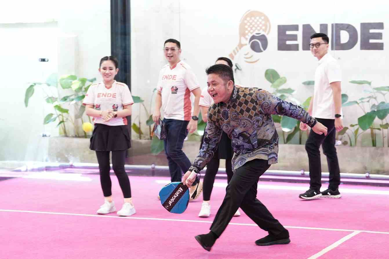 Herman Deru saat secara resmi membuka Turnamen Padel Ende Vol. 1 yang digelar di Ende Padel, Taman Kenten, Palembang, Sabtu (30/5/2026).