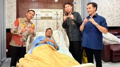 Tim Sakahira Law Firm yang juga menjadi juru bicara pasangan Ratu Dewa–Prima Salam (RDPS), A. Rilo Budiman,SH,MH, advokat muda A. Rilo Budiman SH MH di dampingi tim M. Axel F, S.H, M. Abyan Zhafran SH MH. Saat menjenguk Prima Salam di RSPAD Gatot Soebroto, Selasa (9/6/2026).