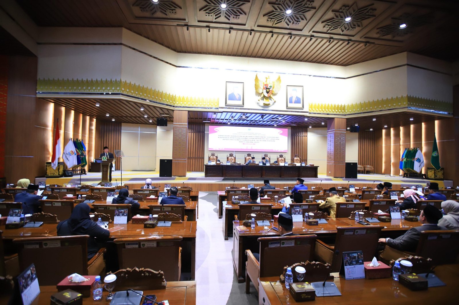Rapat Paripurna DPRD Sumsel dengan agenda laporan pertanggungjawaban pelaksanaan APBD Tahun Anggaran 2025, Senin (22/6/2026).