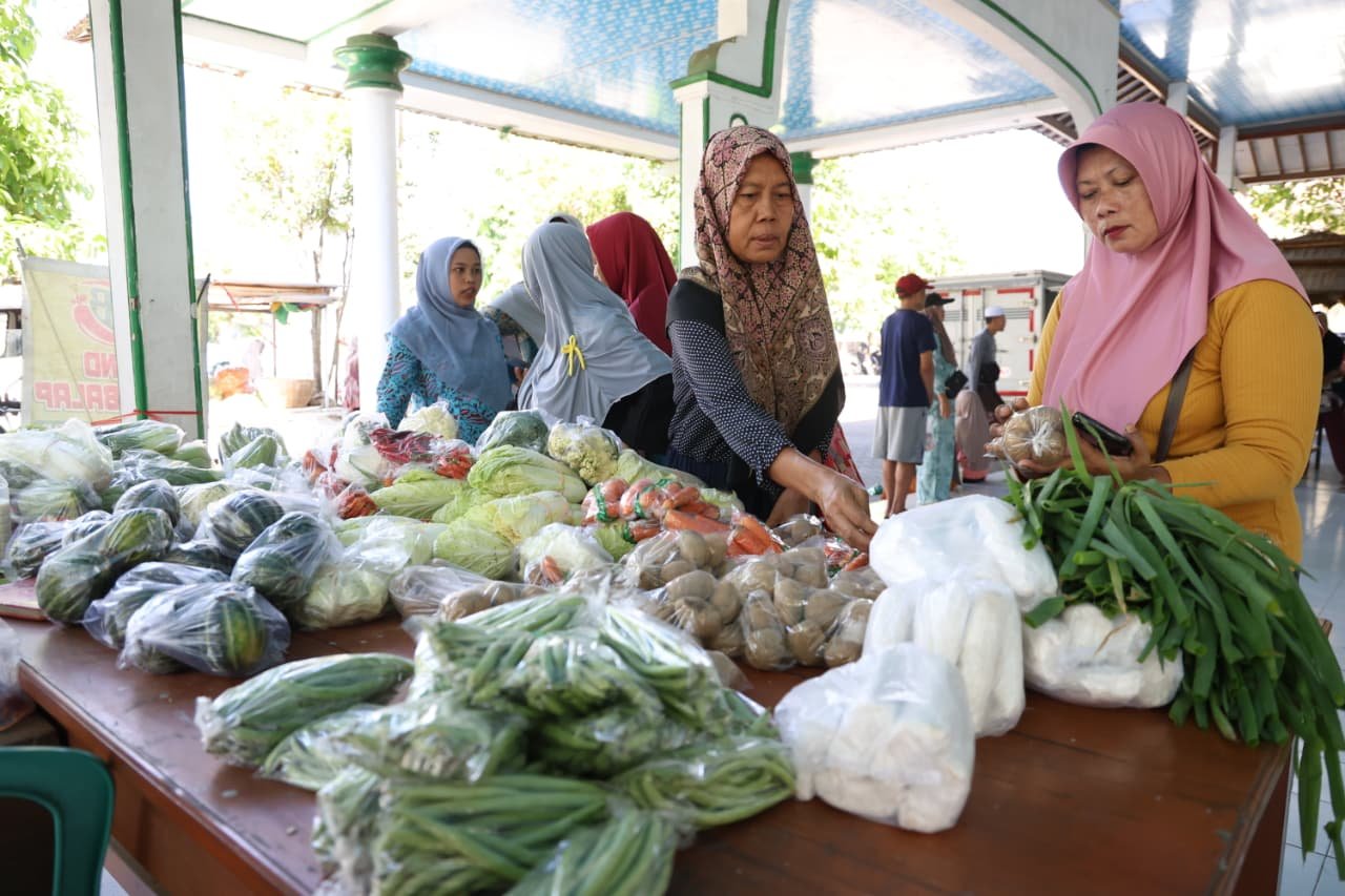 Respons Cepat Aduan Warga soal Kenaikan Harga Bahan Pokok, Pemkab Jember Gelar Pasar Murah