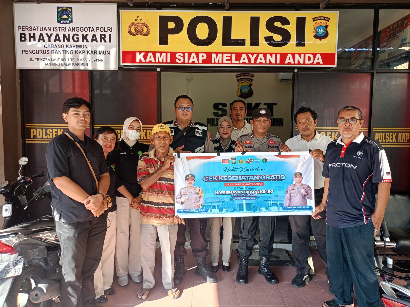 Polres Karimun Gelar Bakti Kesehatan Gratis Di Pelabuhan Sambut Hari Bhayangkara Ke-80