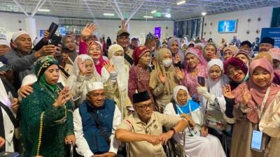 Menteri Haji Lepas Kepulangan Jemaah Asal Makassar dari Jeddah, Ini Pesannya