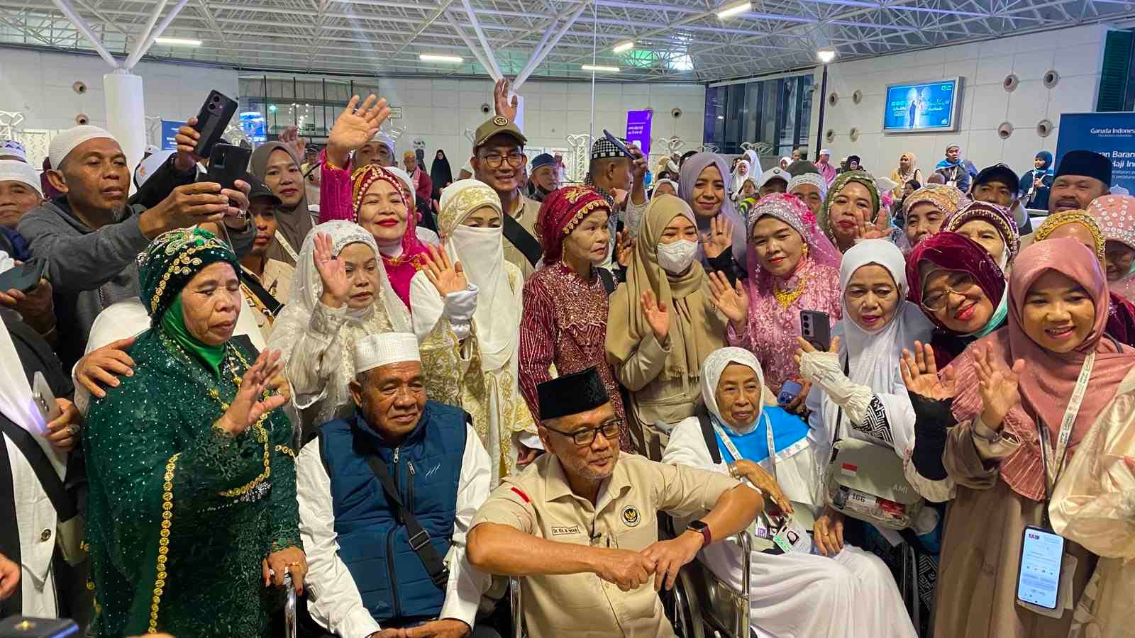 Menteri Haji Lepas Kepulangan Jemaah Asal Makassar dari Jeddah, Ini Pesannya