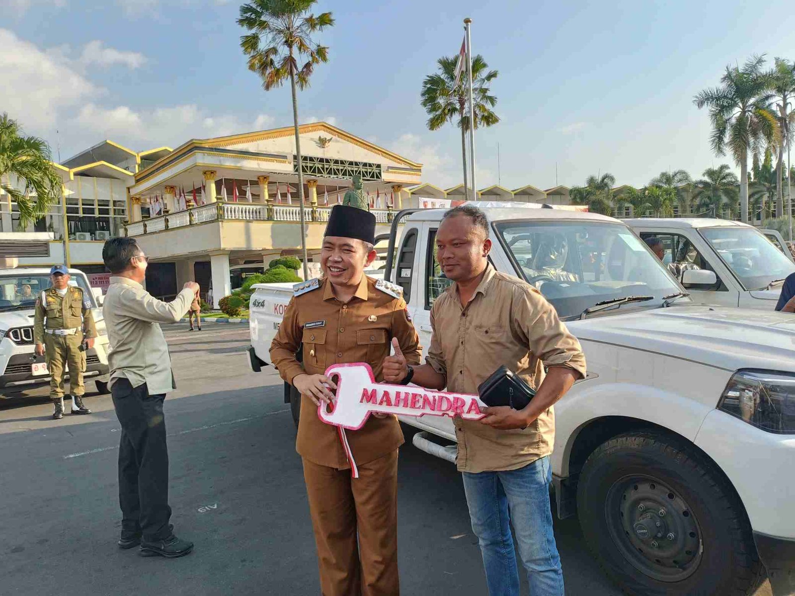 Pemkab Jember Salurkan Kendaraan Operasional untuk Koperasi Merah Putih, Perkuat Ekonomi Desa