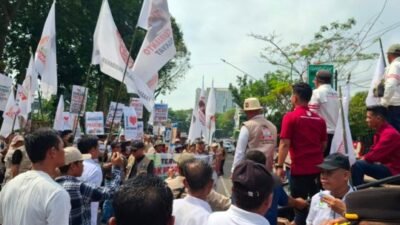 Ribuan Massa Datangi Gedung DPRD Sumsel, Program MBG Harus Dilanjutkan