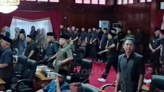 Wakil Bupati Menghadiri Rapat Paripurna DPRD dengan Agenda Penyampaian Jawaban Eksekutif
