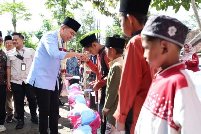 Bunga Desaku di Sukorambi, Gus Fawait Tegaskan Komitmen Cetak SDM Unggul Lewat Pendidikan