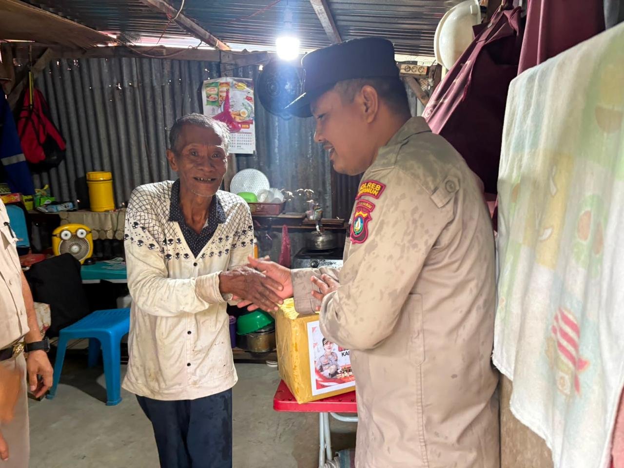 Jumat Berkah, Terus Salurkan Bantuan Sosial