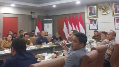 Anggota Komite BPH Migas Hasbi Ansori usai mengikuti rapat koordinasi penanganan antrean BBM bersubsidi bersama Pemerintah Provinsi Sumatera Selatan di Ruang Rapat Bina Praja, Selasa (7/7/2026)