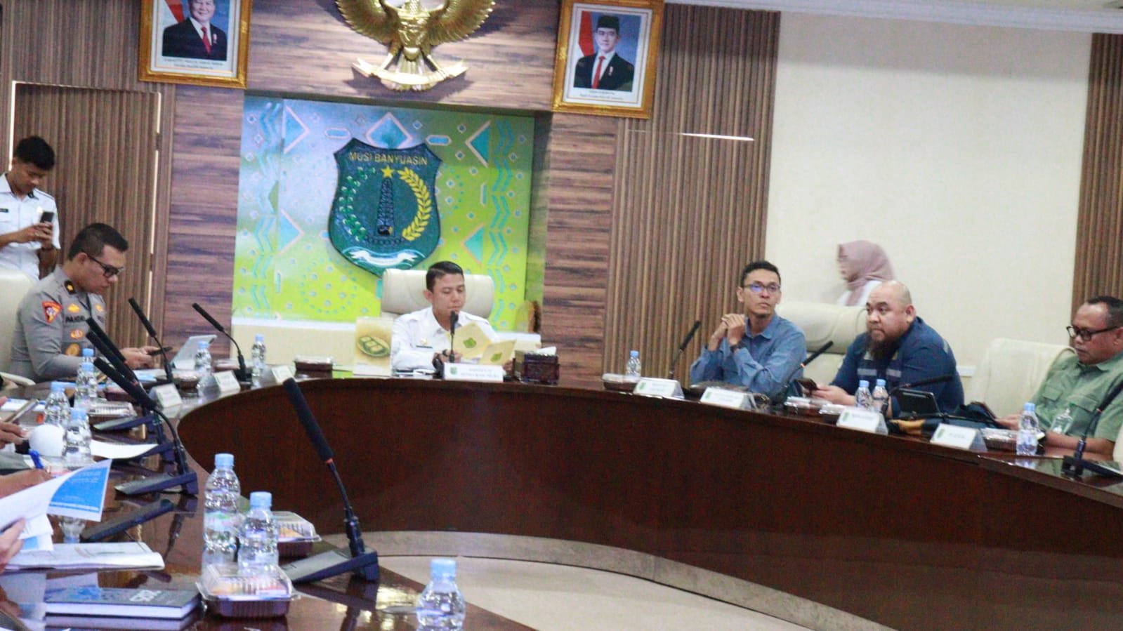 9 Anak KKN Unib di Desa Serambi Gunung Ikut Bergotong Royong dan Jalin Silaturahmi dengan Warga