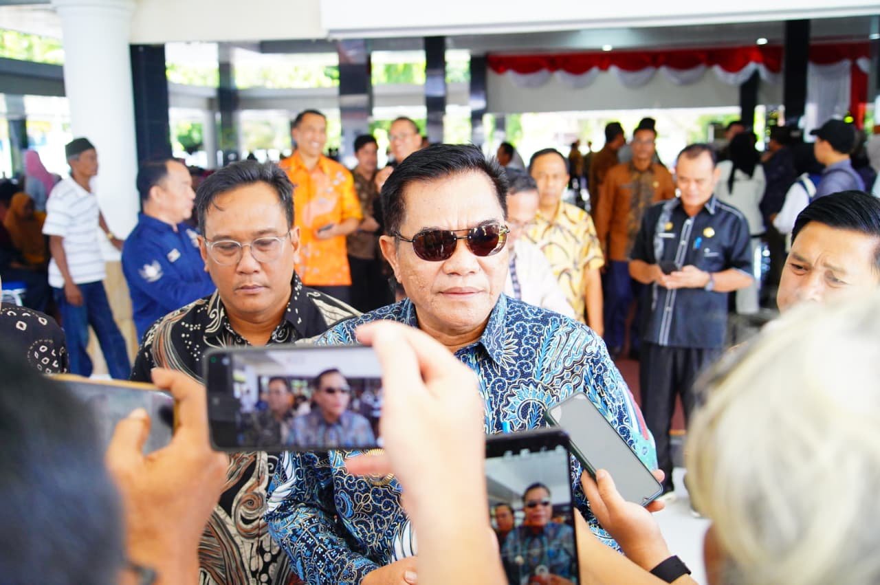Bupati HM Toha Tohet SH