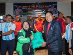 Euforia Final Piala Dunia 2026, Tebar Kepedulian Lewat Pembagian Sembako dan Doorprize