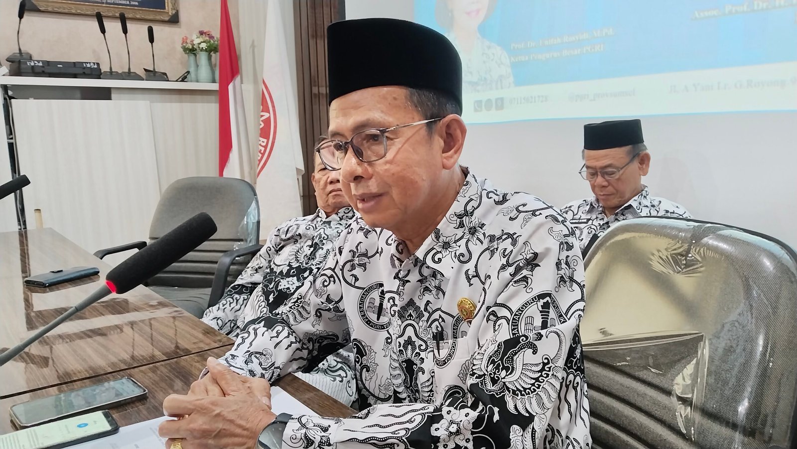 Wakil Ketua I Drs H Lukman Haris MSi