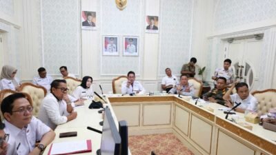 Asisten II Setda kota Palembang Isnaini Madani memimpin jalannya rapat persiapan CFD di kawasan KI