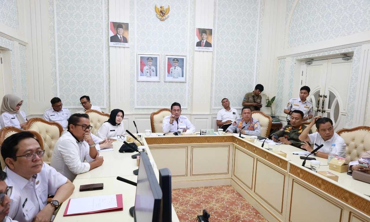 Asisten II Setda kota Palembang Isnaini Madani memimpin jalannya rapat persiapan CFD di kawasan KI