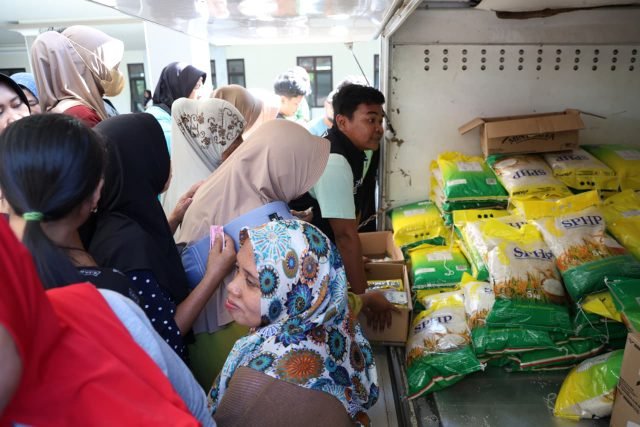 Pasar Murah Terintegrasi Diserbu Warga, Pemkab Jember Jaga Stabilitas Harga Pangan dan Daya Beli Masyarakat