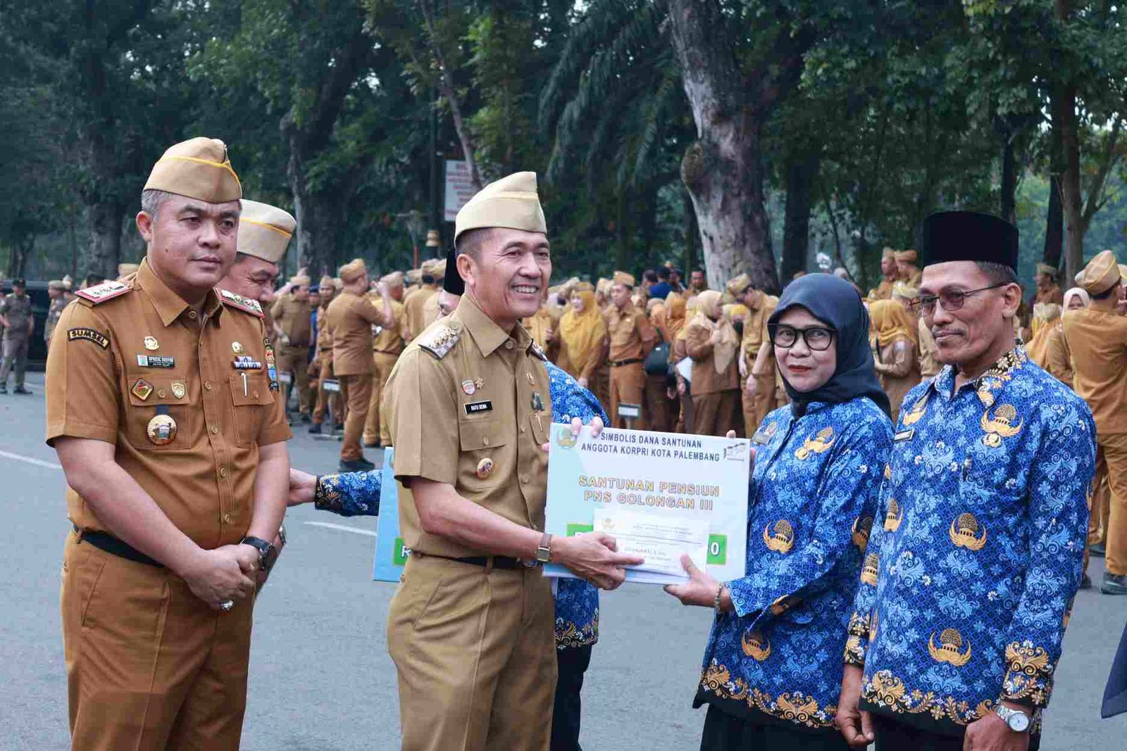 Walikota Palembang, Ratu Dewa saat memberikan apresiasi sekaligus warning terkait etos kerja di lingkungan Pemerintah Kota (Pemkot) Palembang