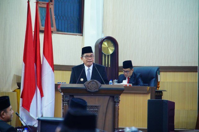 Bupati Muba H M Toha Tohet SH,