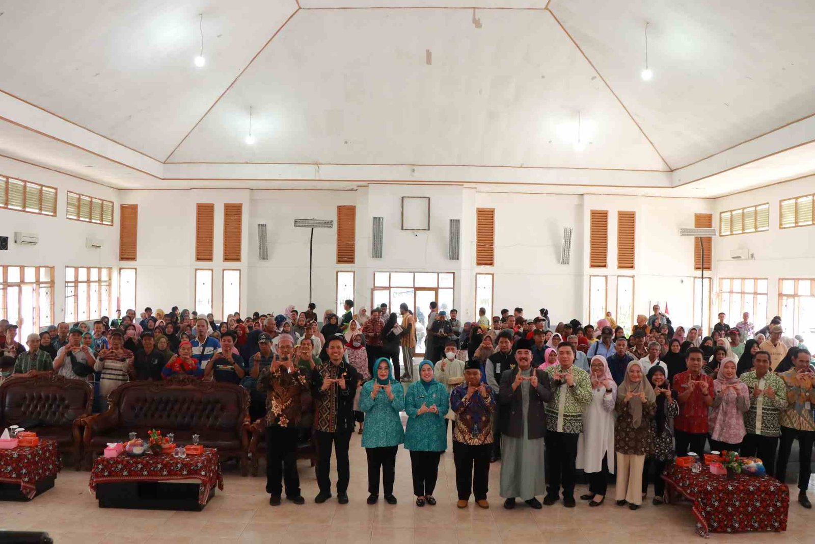 Pemkot dan BAZNAS Salurkan 200 Paket Gizi Protein Hewani di Sukarami